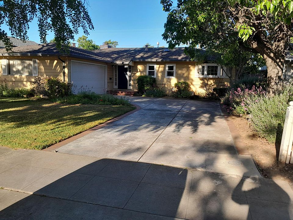 1st image of 696 Pineview Dr