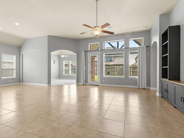 12426 Cumberland Dr — Photo 7