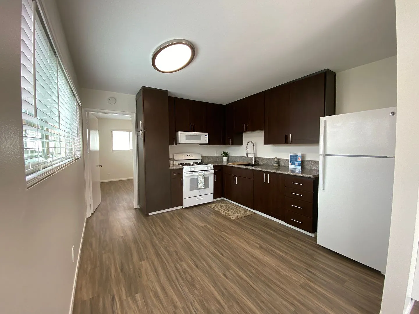 El Camino Grove Apartment Homes — Photo 4
