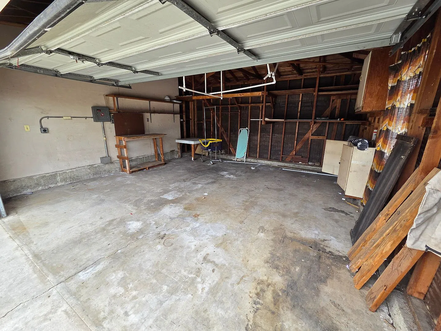 Beautiful upgraded 4 Bed, 2 Bath Cul-de-sac Home! — Photo 2