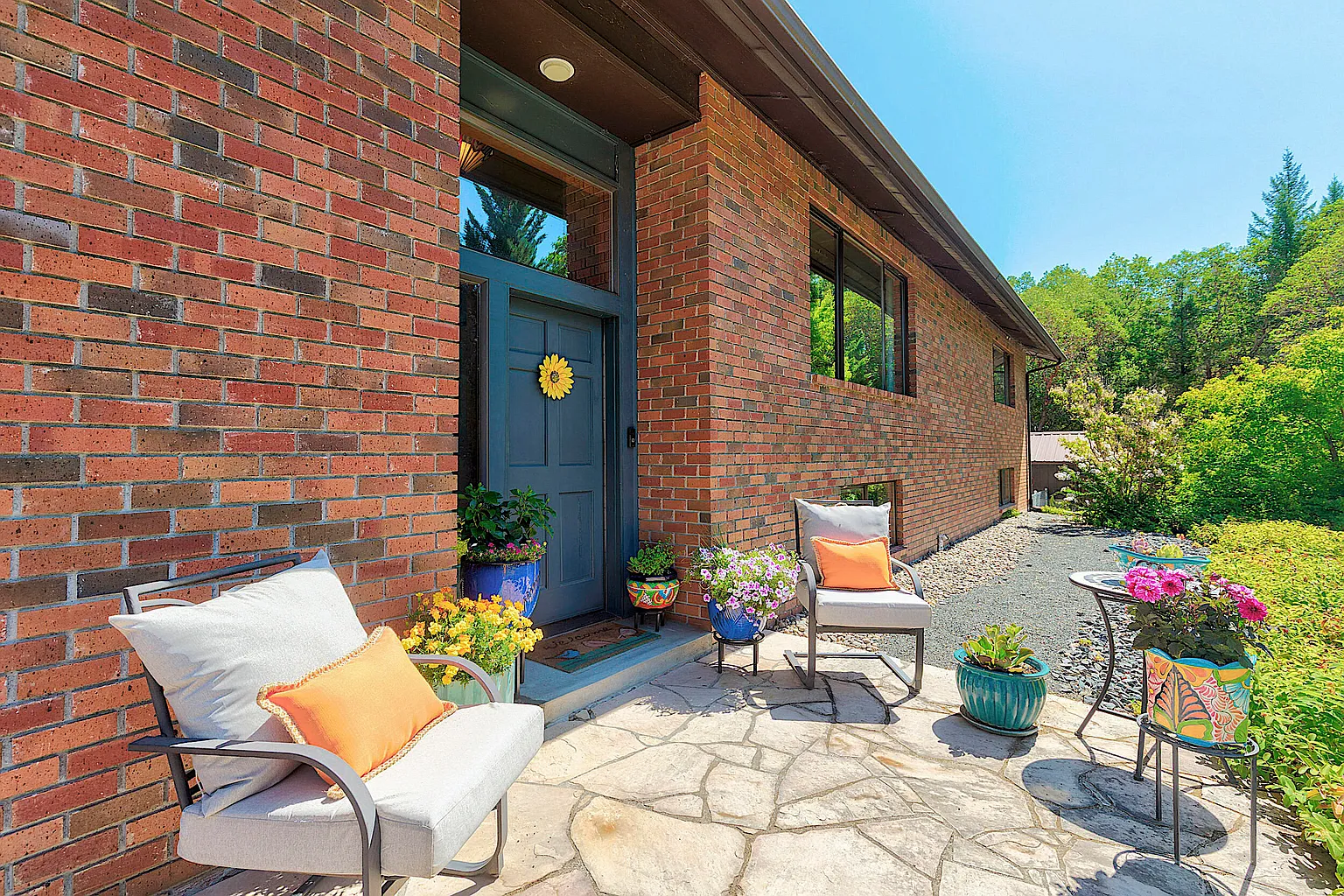 853 Azalea Dr photo 1