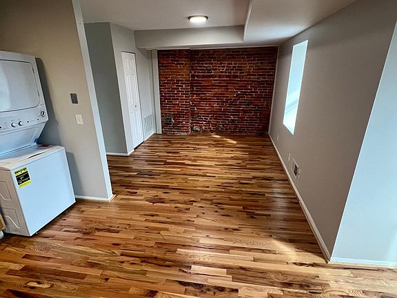 3rd image of 823 N Jackson St APT 3