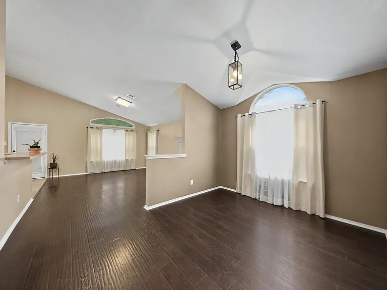 4502 Golden Gate Dr — Photo 9