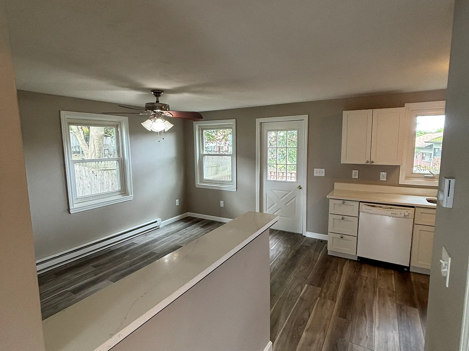 4 bed, 2.5 bath, 1200 sqft, $3,000 — Photo 2