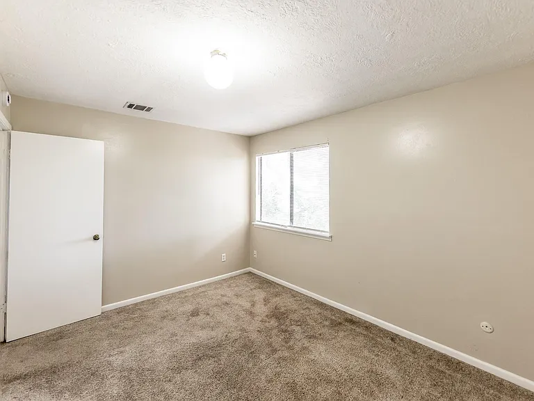 1329 Windsor St #2 — Photo 19