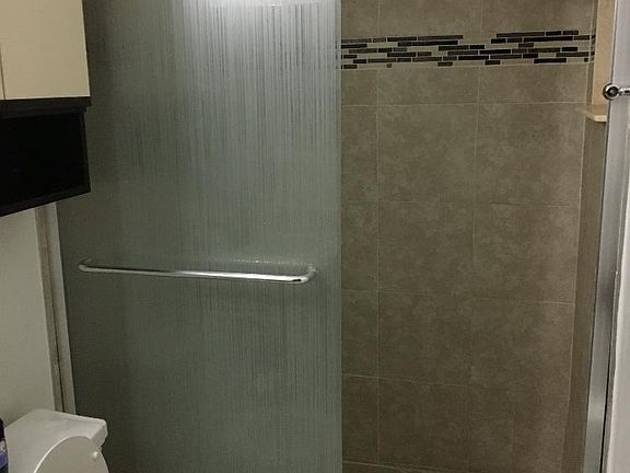 5th image of 17 Sandalwood Ct