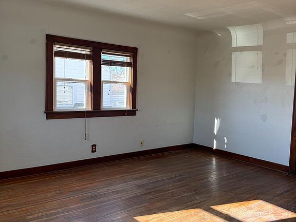 2nd image of 213 E 6th St