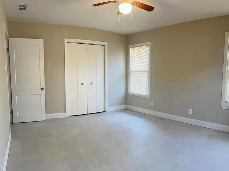905 E Crestwood Dr #B — Photo 3