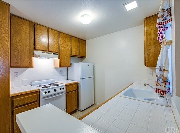 Another view of the kitchen.