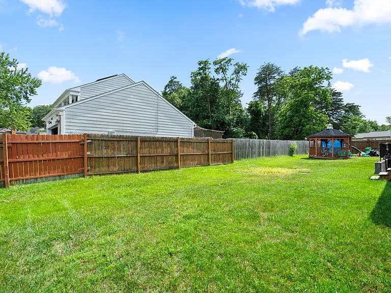 10205 Balsamwood Dr — Photo 35