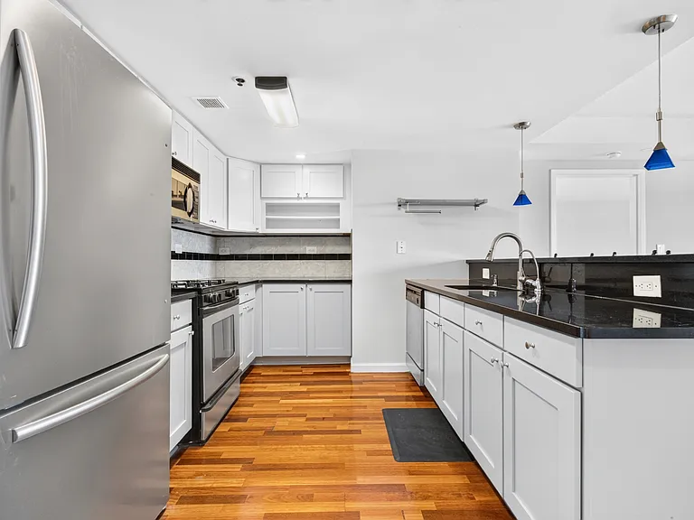 700 1st St #15F — Photo 16