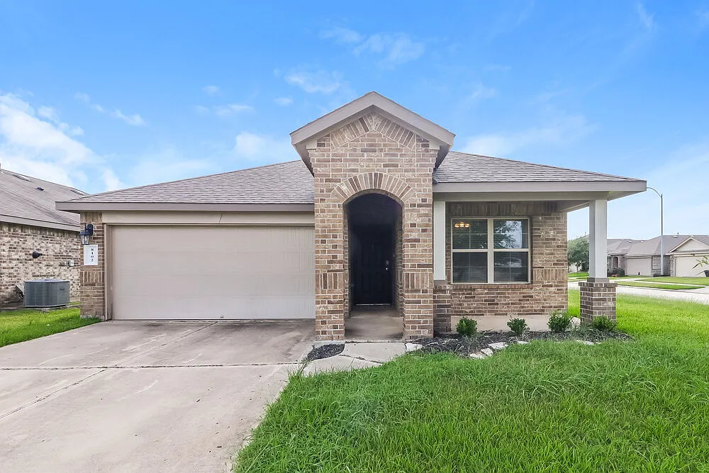 4 bed, 2.0 bath, 1833 sqft, $2,080 — Photo 1
