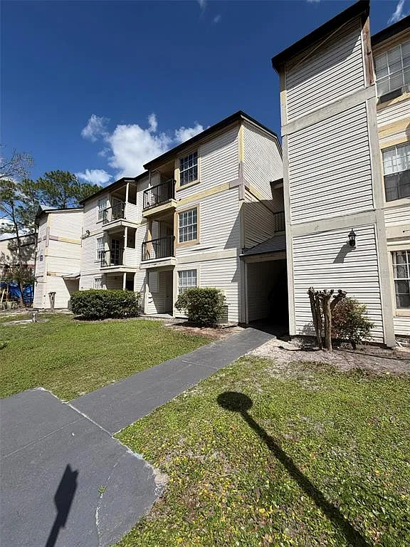 1 bed, 1.0 bath, 526 sqft, $1,350 — Photo 2