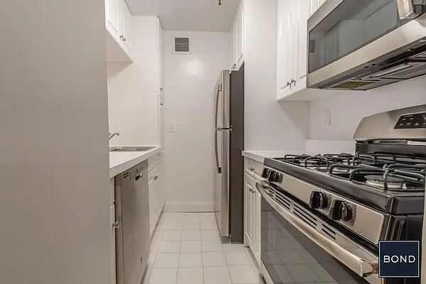 Rented by Bond New York | media 26