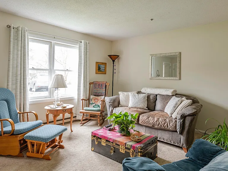 43 Pine Hill Dr #43 — Photo 2