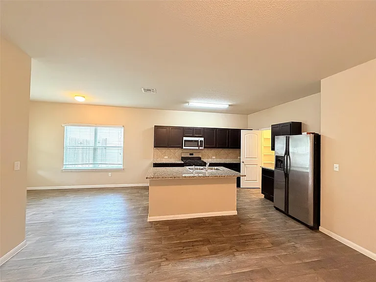 225 Cibolo Creek Dr — Photo 5
