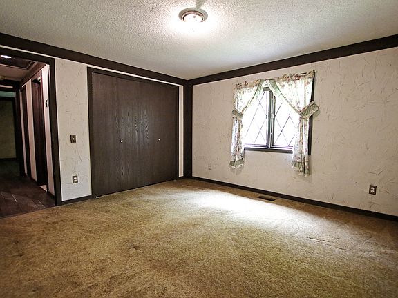 3rd image of 1000 Edgewood Dr