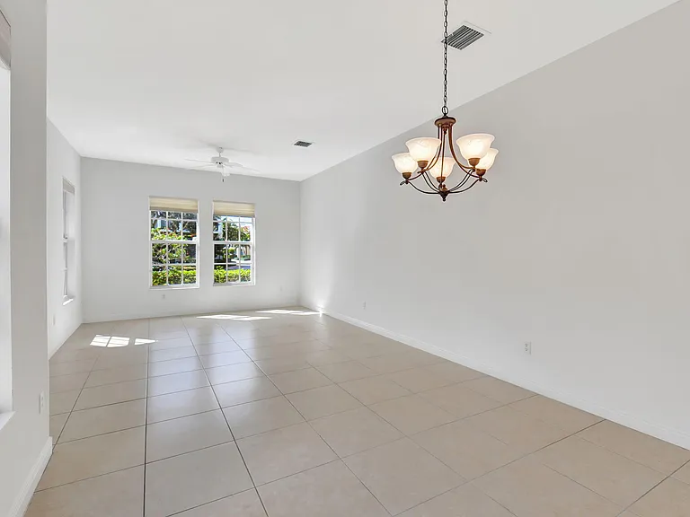 838 NW 83rd Ln — Photo 11