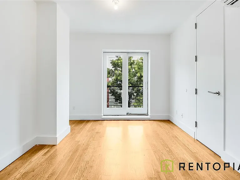 106 Meserole St #4A — Photo 1