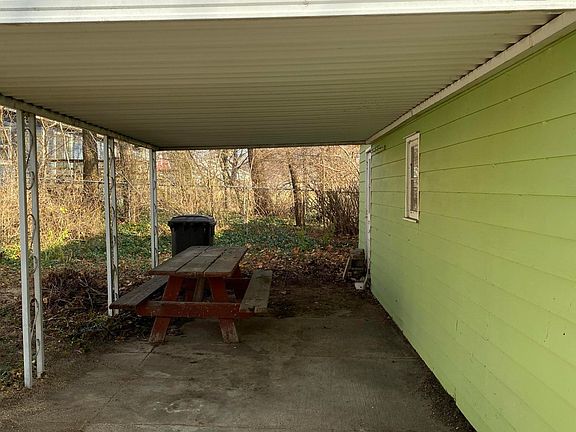 4th image of 3272 Buchanan Ave SW