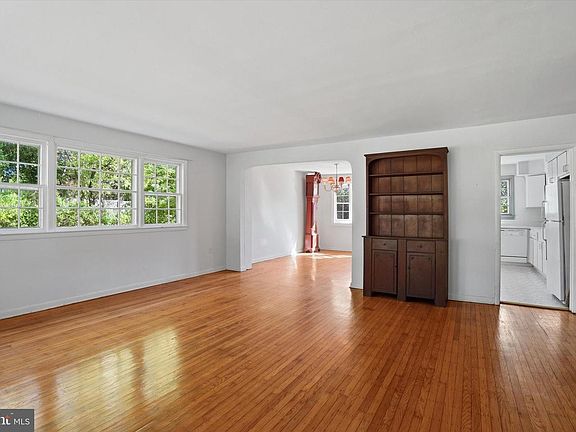 3rd image of 662 Deaver Dr