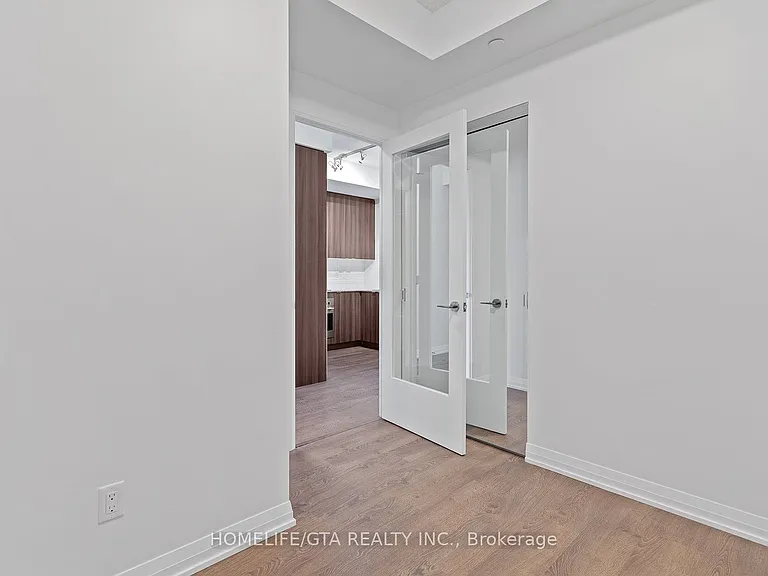 101 Erskine Ave #420 — Photo 10