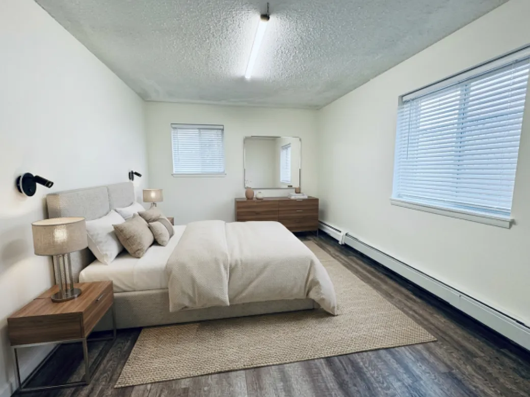 1524 Mount Hope Ave — Photo 3