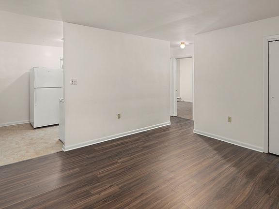 Living Room (alt view)