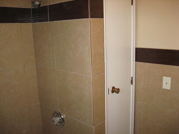 3rd image of 3112 Woolworth Ave APT 6