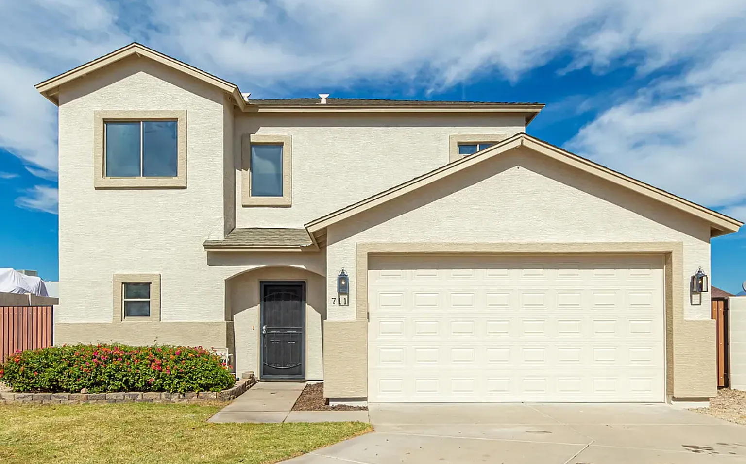 Beautifully Maintained 3-Bedroom Home with RV Gate Near the Superstition Mountains — Photo 1
