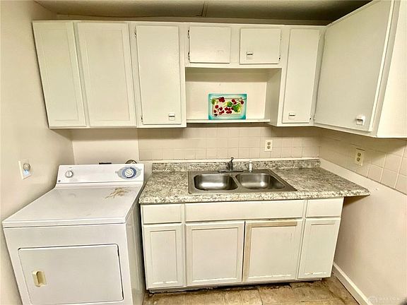 4th image of 111 N Irwin St