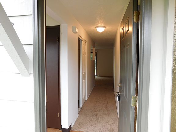 3rd image of 2428 Rossiter Ln #2428