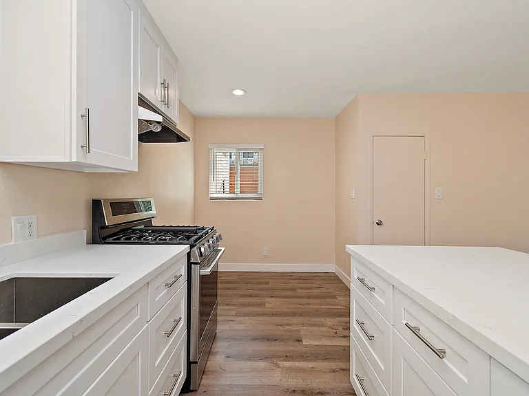430 N Maria Ave — Photo 10