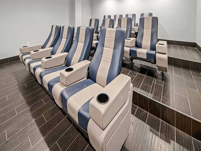 100-york-amenities-interiors-11r