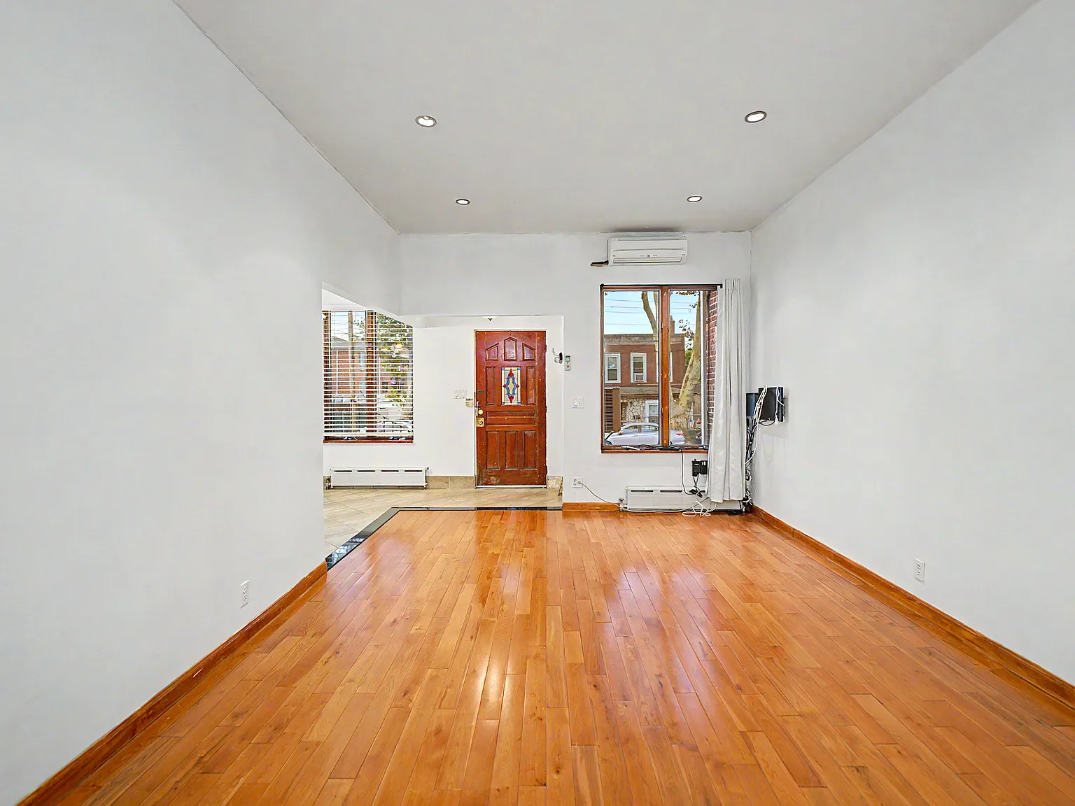 52nd Ave, Maspeth — Photo 4