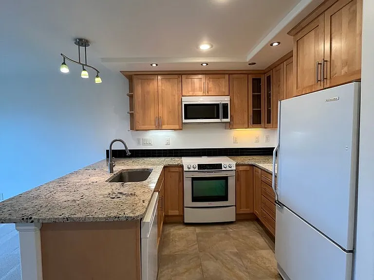 414 Boulevard St #202 — Photo 7