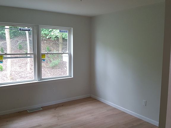 5th image of 55 Sears Ave