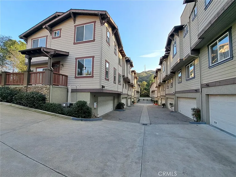 6300 Honolulu Ave #101 — Photo 3