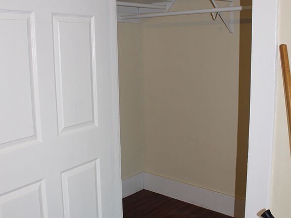 4th image of 940 W 54th St