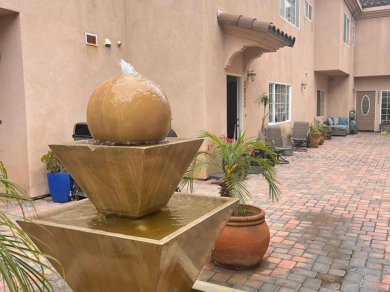 3953 Riviera Dr — Photo 1