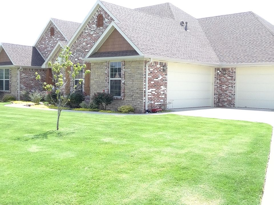 1st image of 447 Waterfalls Dr