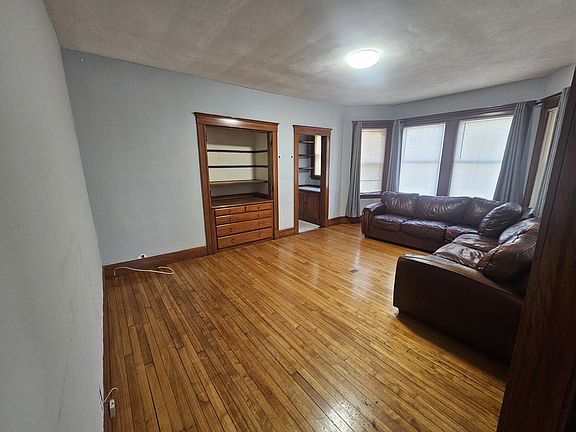5th image of 15 Saint James Ave #1