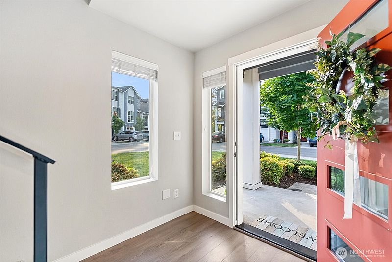 4th image of 13717 Admiralty Way #H7