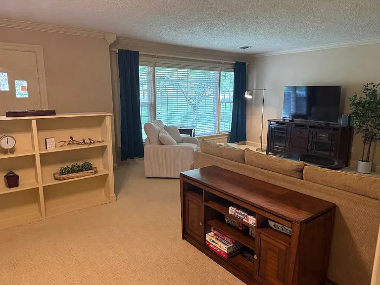 3210 Circle Dr — Photo 2