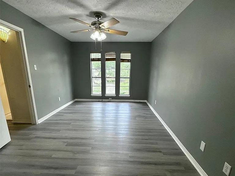 17719 Windy Point Dr — Photo 30