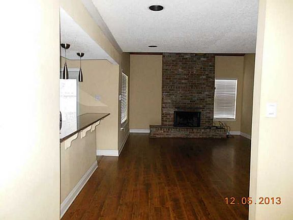4th image of 1500 W Esplanade Ave APT 28D