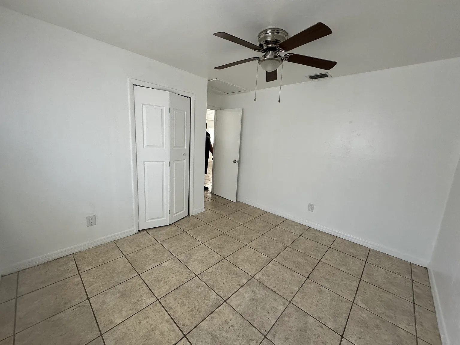 2 bed, 1000 sqft, $1,100 — Photo 3