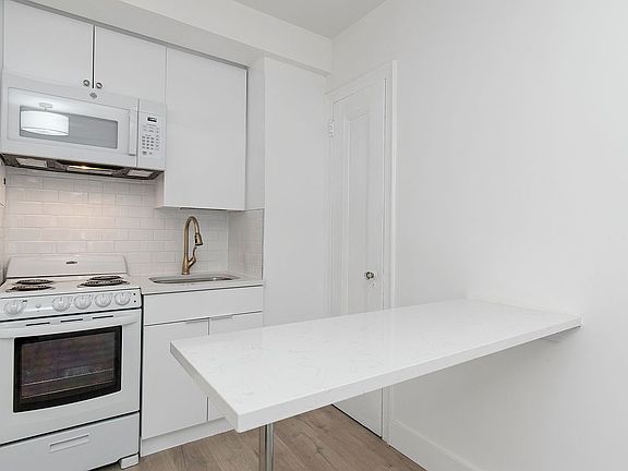 5th image of 320 E 42nd St APT 806