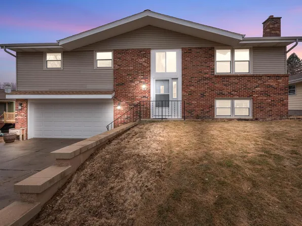 1201 Pear Tree COURT, West Bend, WI 53090