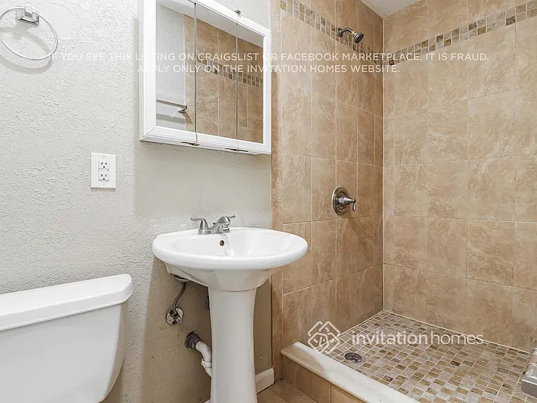 939 Lakewood Ave — Photo 10